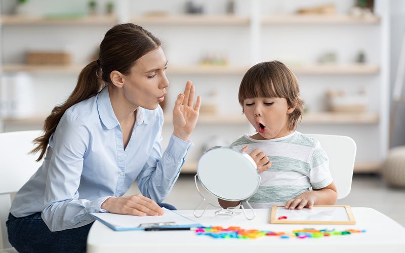 Toddler with speech therapist